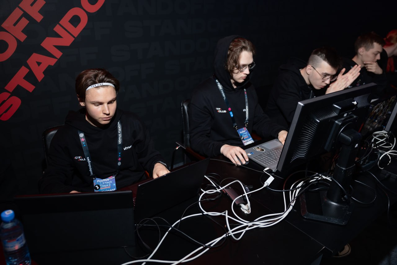 Стилизованная фотография тренировки CTF-секции